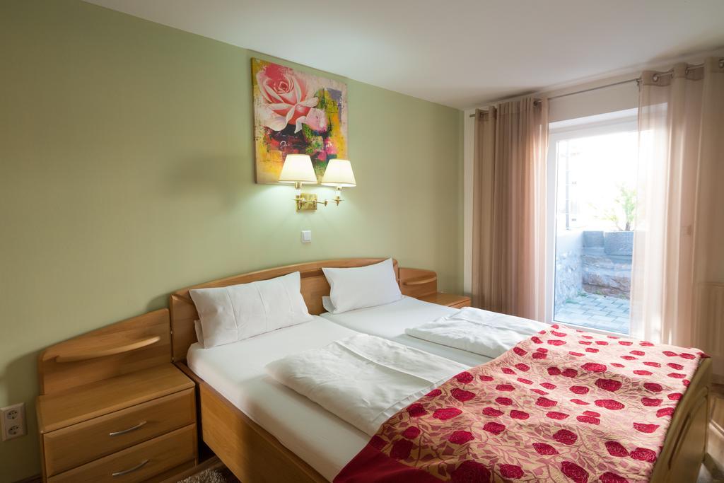 Wellnesshotel & Restaurant Hexenschopf 로핀겐 외부 사진